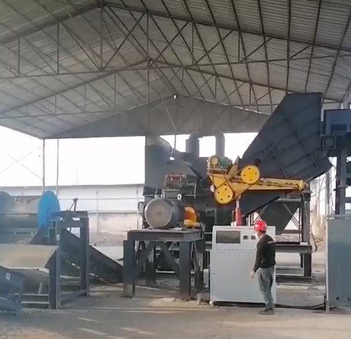 安徽地區(qū)315型破碎機(jī)使用現(xiàn)場(chǎng)，新機(jī)待運(yùn)行